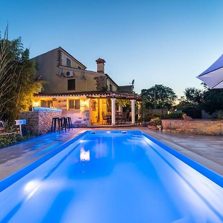 Holiday Home Carla And Dajana Veliki Vareski Exterior photo