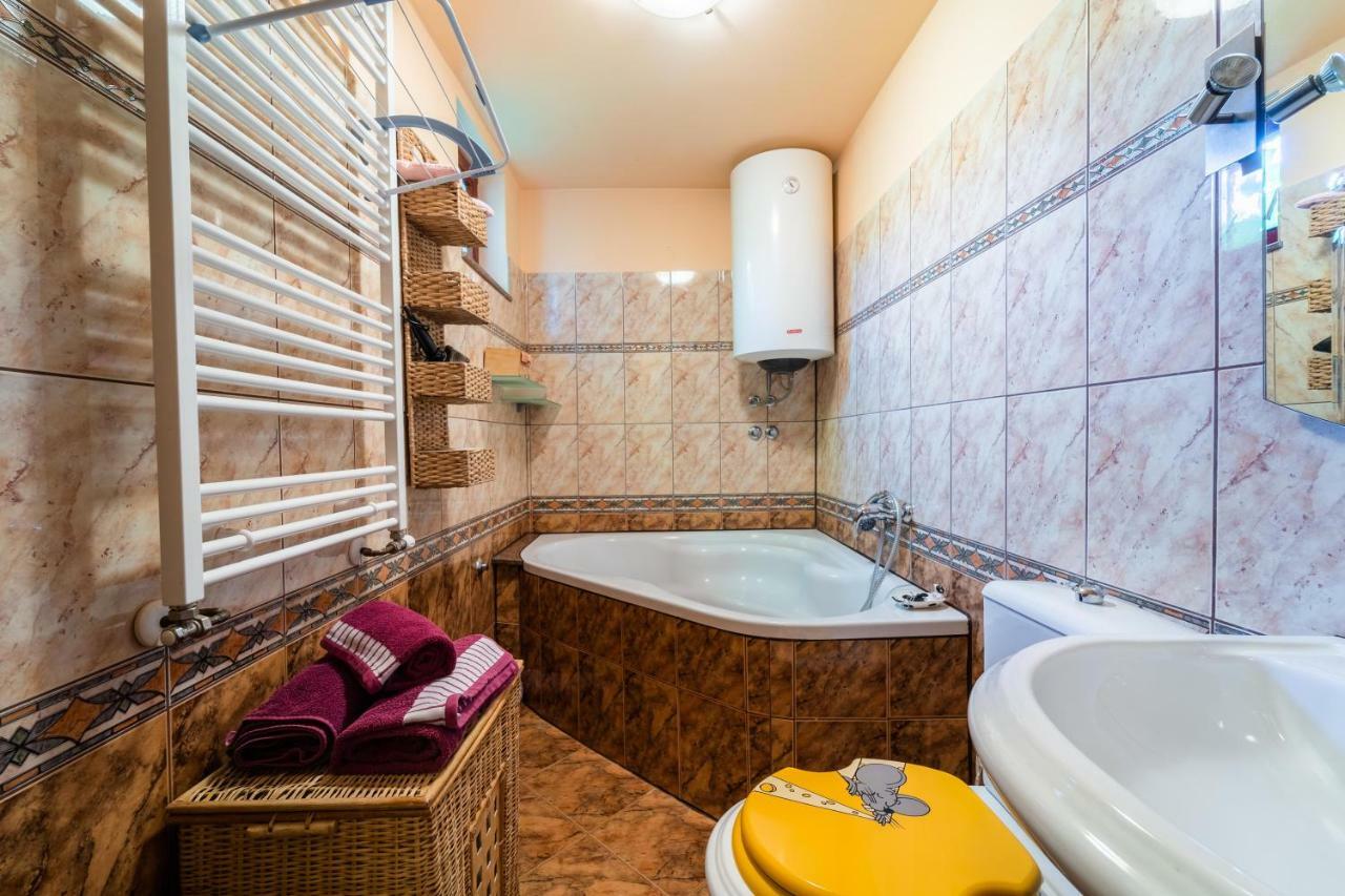 Holiday Home Carla And Dajana Veliki Vareski Exterior photo