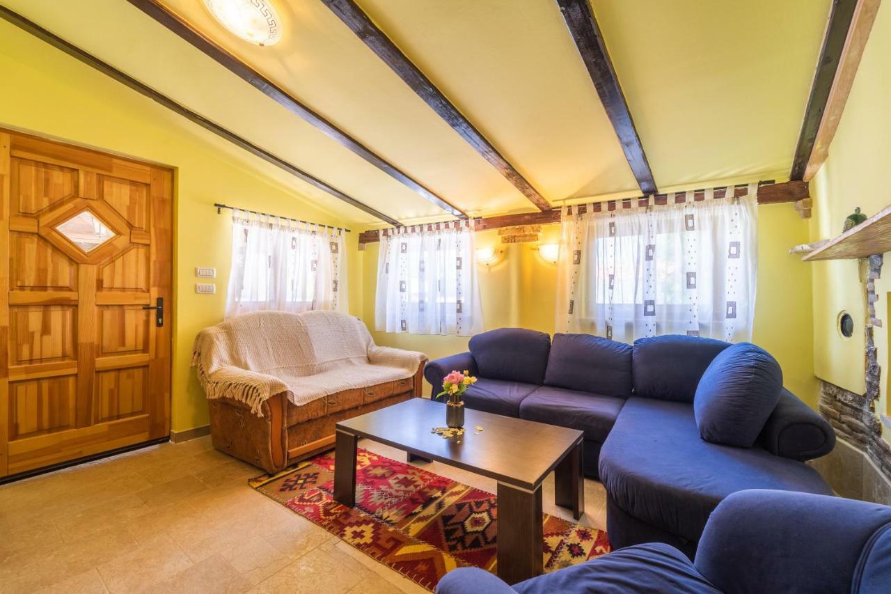 Holiday Home Carla And Dajana Veliki Vareski Exterior photo
